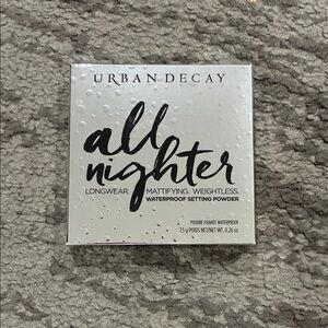 Urban Decay All Nighter Waterproof Setting Powder - Silver Packaging